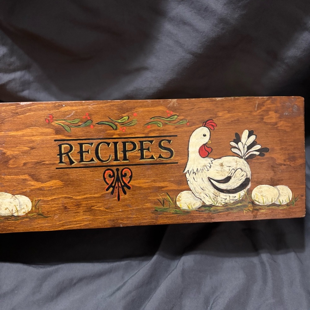 Vintage Hand Painted Wooden Recipe Box Chicken Farmhouse Folk Art Kitchen Decor - Picture 2 of 13